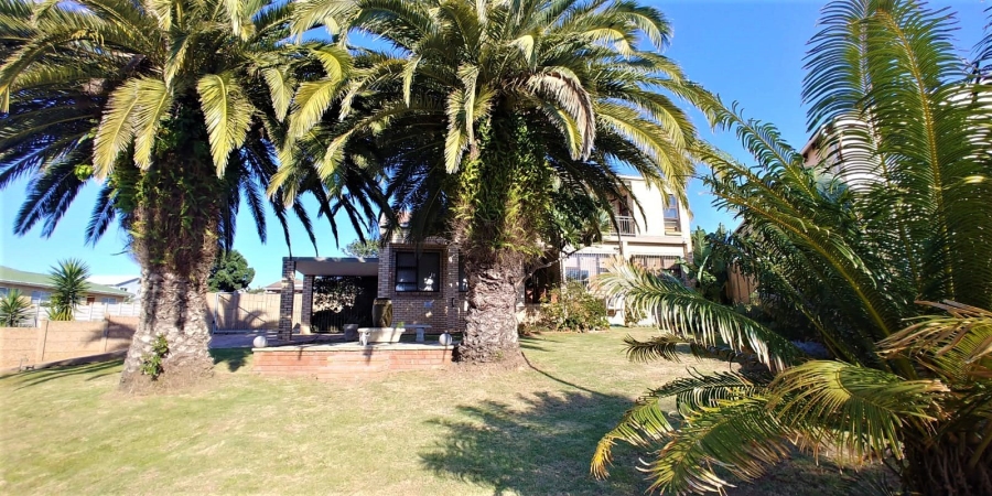 4 Bedroom Property for Sale in Wavecrest Eastern Cape
